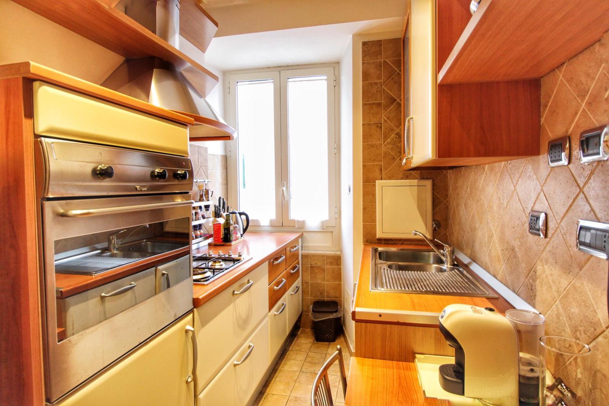 Large And Charming Apartment In Trastevere By Yourhost — Photos 1